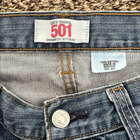 Levi's 501 button fly Classic Straight Blue Jeans - Picture 2 of 6